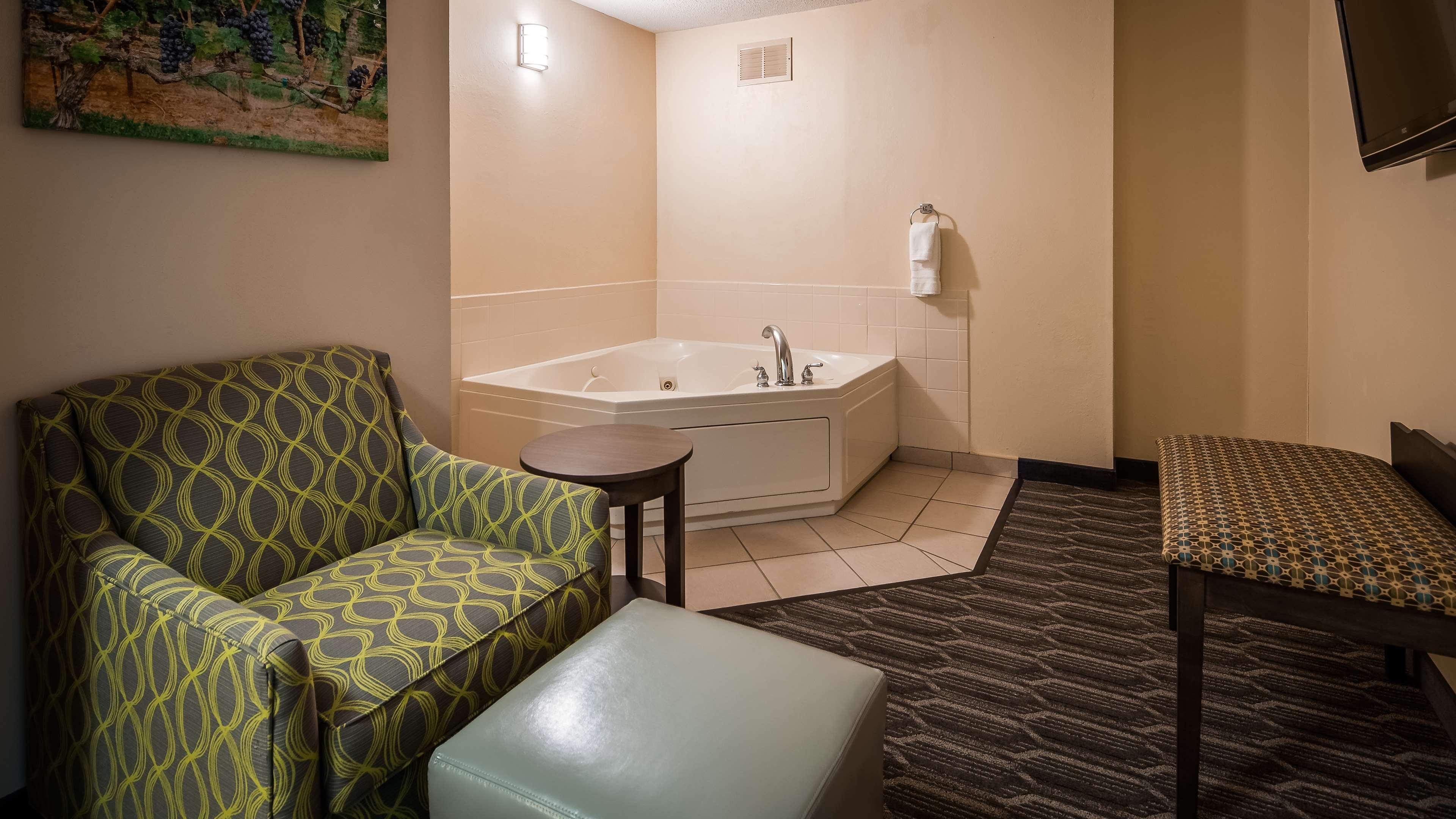 Best Western Plus Yadkin Valley Inn & Suites Jonesville Exterior foto