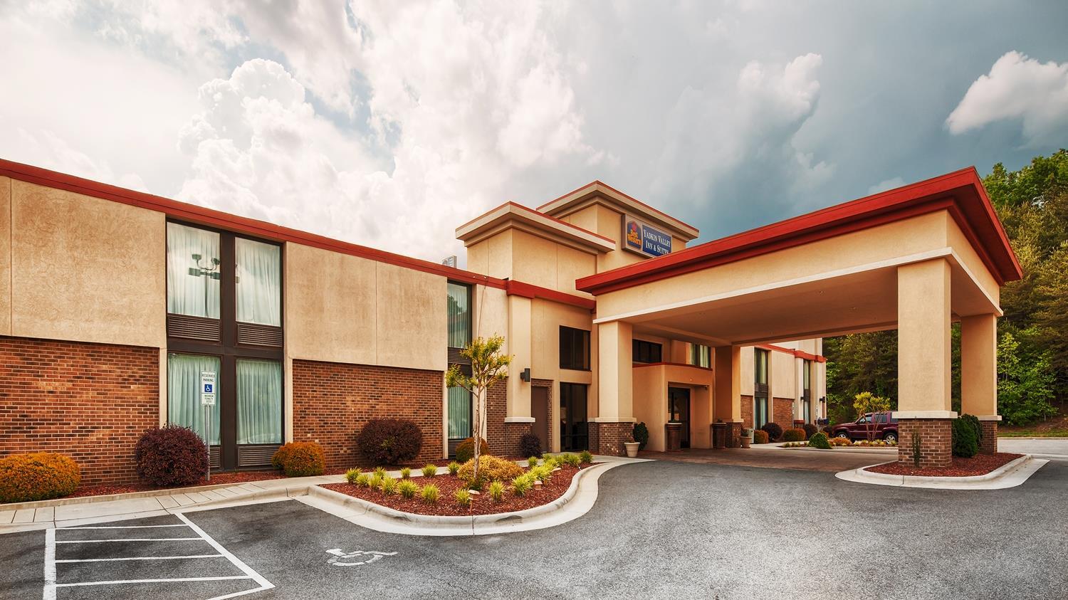 Best Western Plus Yadkin Valley Inn & Suites Jonesville Exterior foto
